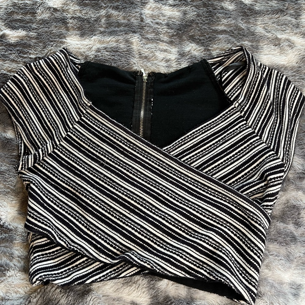 Bebe crop top